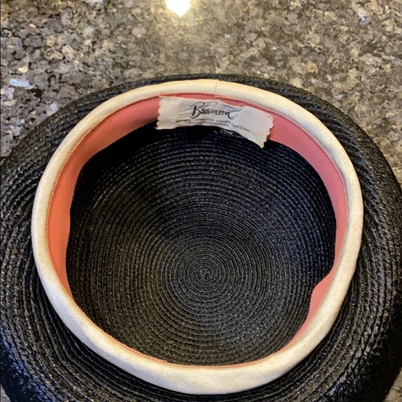 Vintage 1950’s hat trimmed with white ribbon bow! - Picture 3 of 4